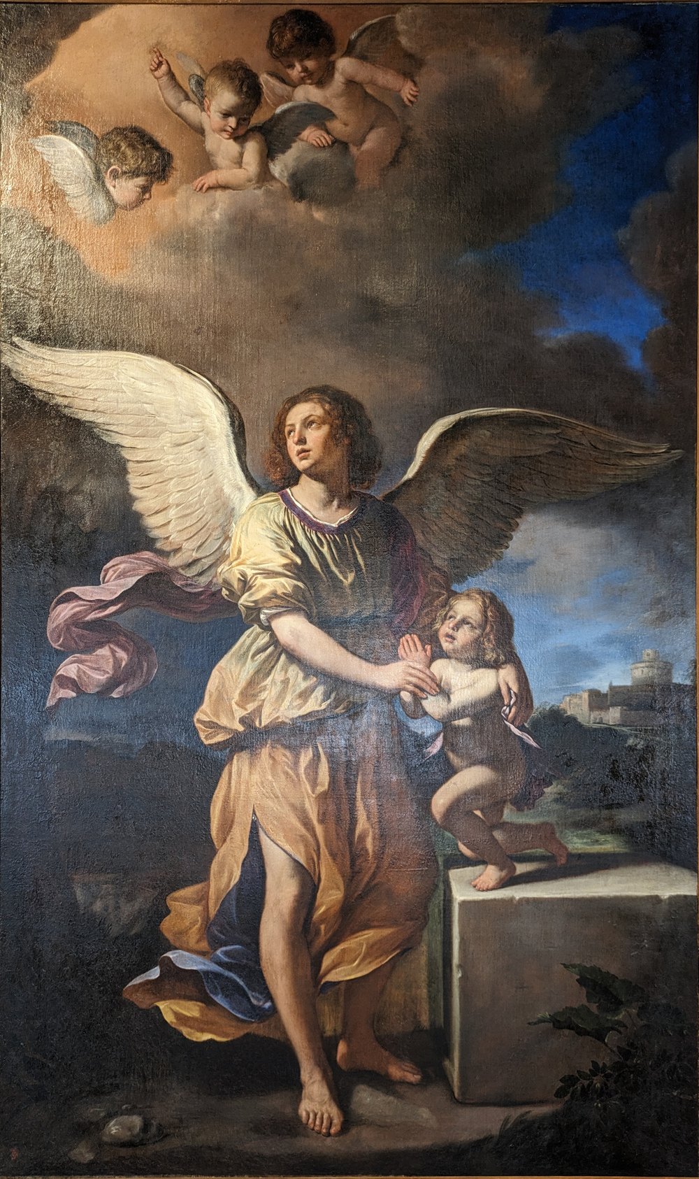 O Anjo da Guarda, pintura de Guercino: um anjo alado de olhos no c&eacute;u conduz pela m&atilde;o um menino que reza