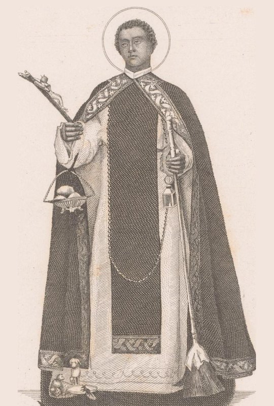 São Martinho de Porres de pé, com o hábito dominicano de irmão leigo, um crucifixo e um cesto de pães nas mãos, a vassoura na outra mão e um cão, um gato e um rato a seus pés; gravura de Michel Vermeiren